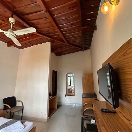 Hotel Maya Regency Bhīm Tāl Exterior foto